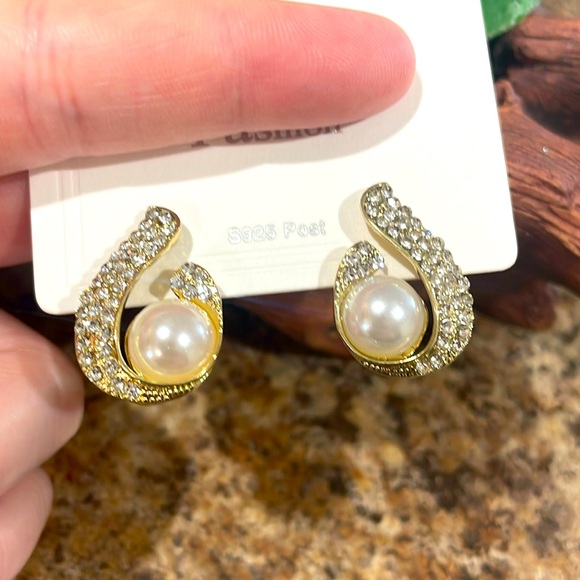 Cubic Zirconia Pearl Earrings - Picture 8 of 8